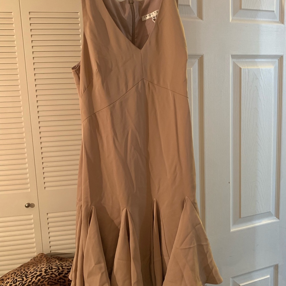 TRINA TURK FIERY MINI DRESS,  SIZE 8, NWT NEVER WORN EXCELLENT CONDITION.